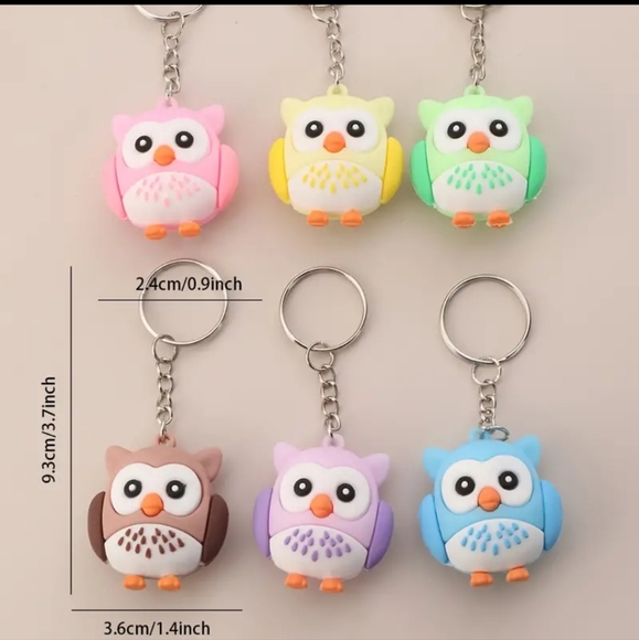 Cute Owl Keychain - Picture 2 of 4
